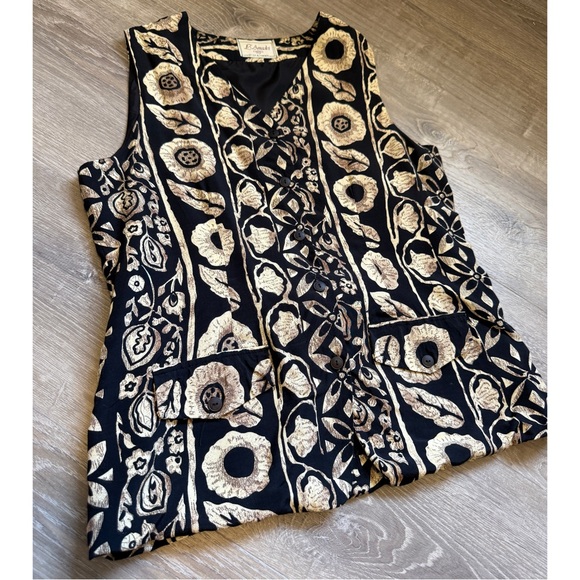 L' Amadei Tops - Vintage L' Amadei button-front vest top~Size M